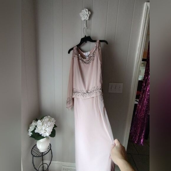 J Kara Blush Pink Beaded Capelet Gown Size 18W NWT – Formal Evening Dress - Picture 3 of 12